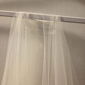 TONI FEDERICI White Bridal Veil Hair Comb